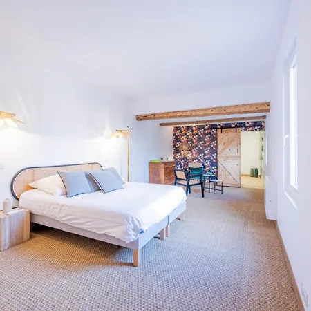 Konukevi Chateau De Campuget 4*